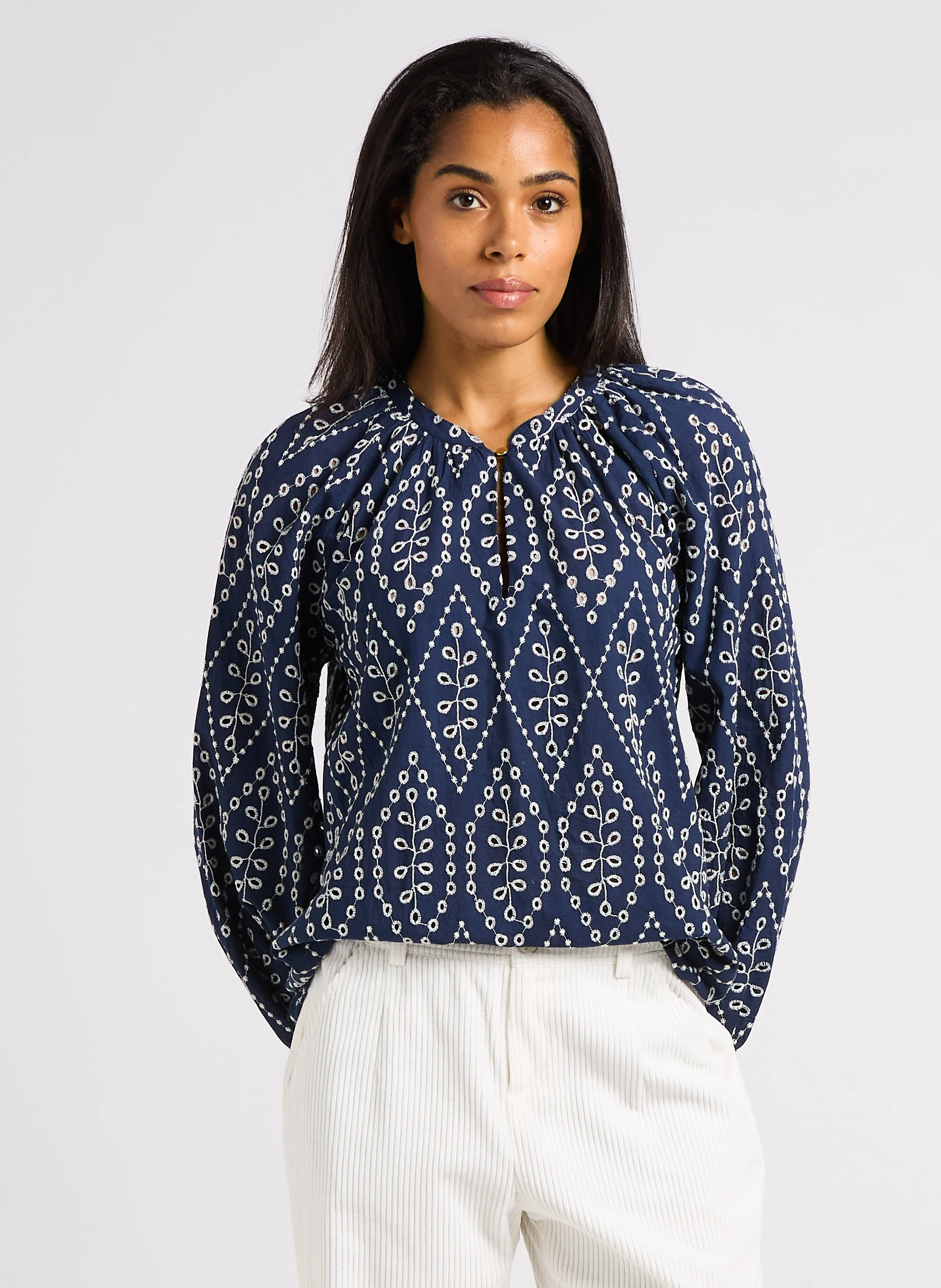 COLOMBE - Top ample col rond en coton brodé | Bleu