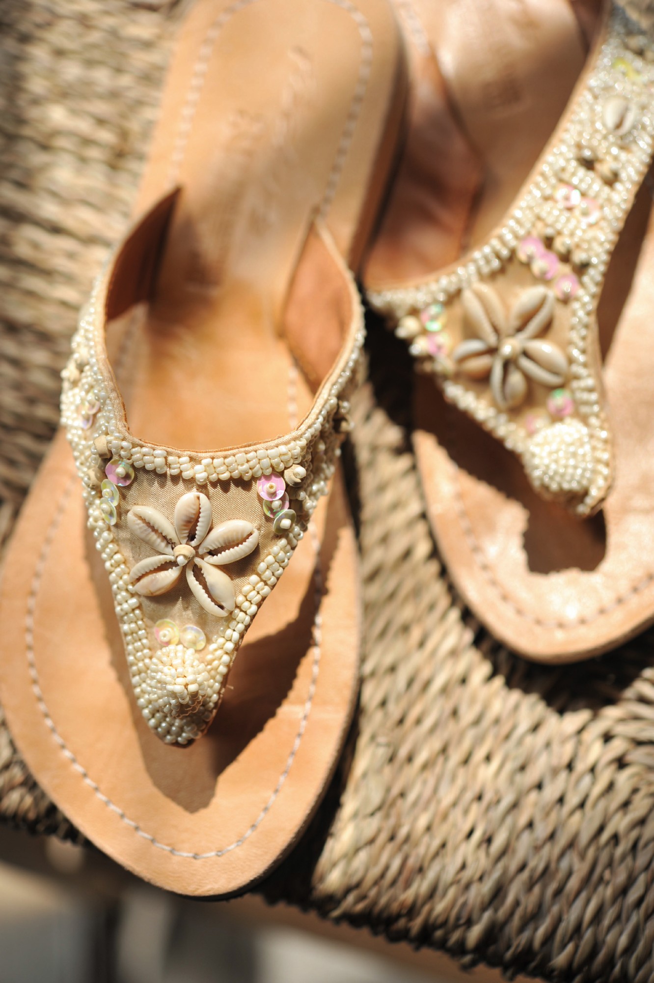 Damensandalen mit Muscheln, Leder, Größe 37-42 günstig bestellen