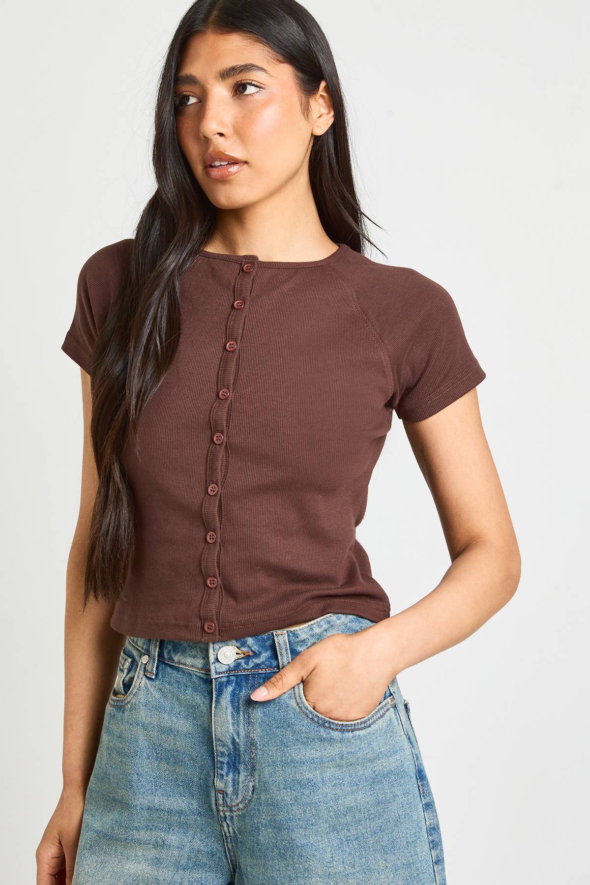 boohoo Haut Côtelé À Manches Courtes Raglan Avec Boutonnage Sur Toute La Longueur - Coupe Tall