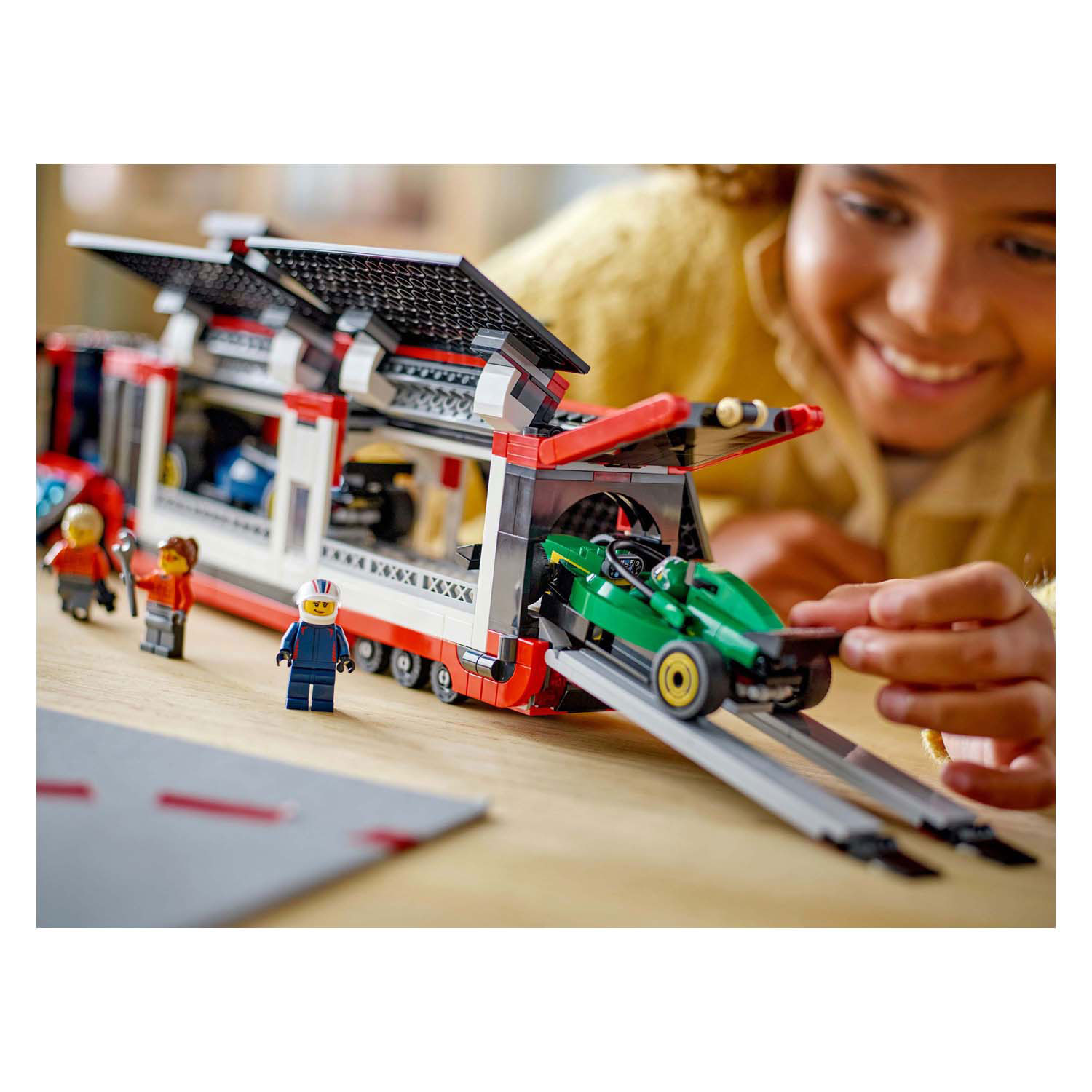LEGO City 60445 F1 Truck Met Rb20 En Amr24 F1 Auto's