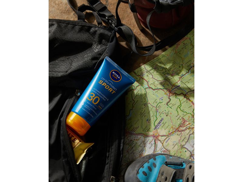 NIVEA SUN Sonnencreme UV Dry Protect Sport Tube LSF 30 175 Das UV Dry Protect Sport Cream-Gel LSF 30 ist schweissresistent, bietet sofortigen und zuverlässigen Schutz und sorgt für ein angenehmes Hautgefühl: UV Dry Protect Sport Tube LSF 30