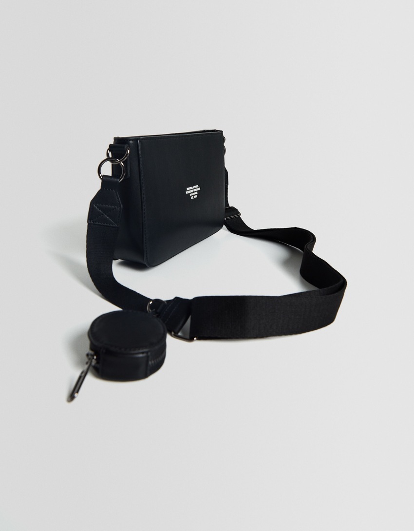 Bolsa transversal com detalhes