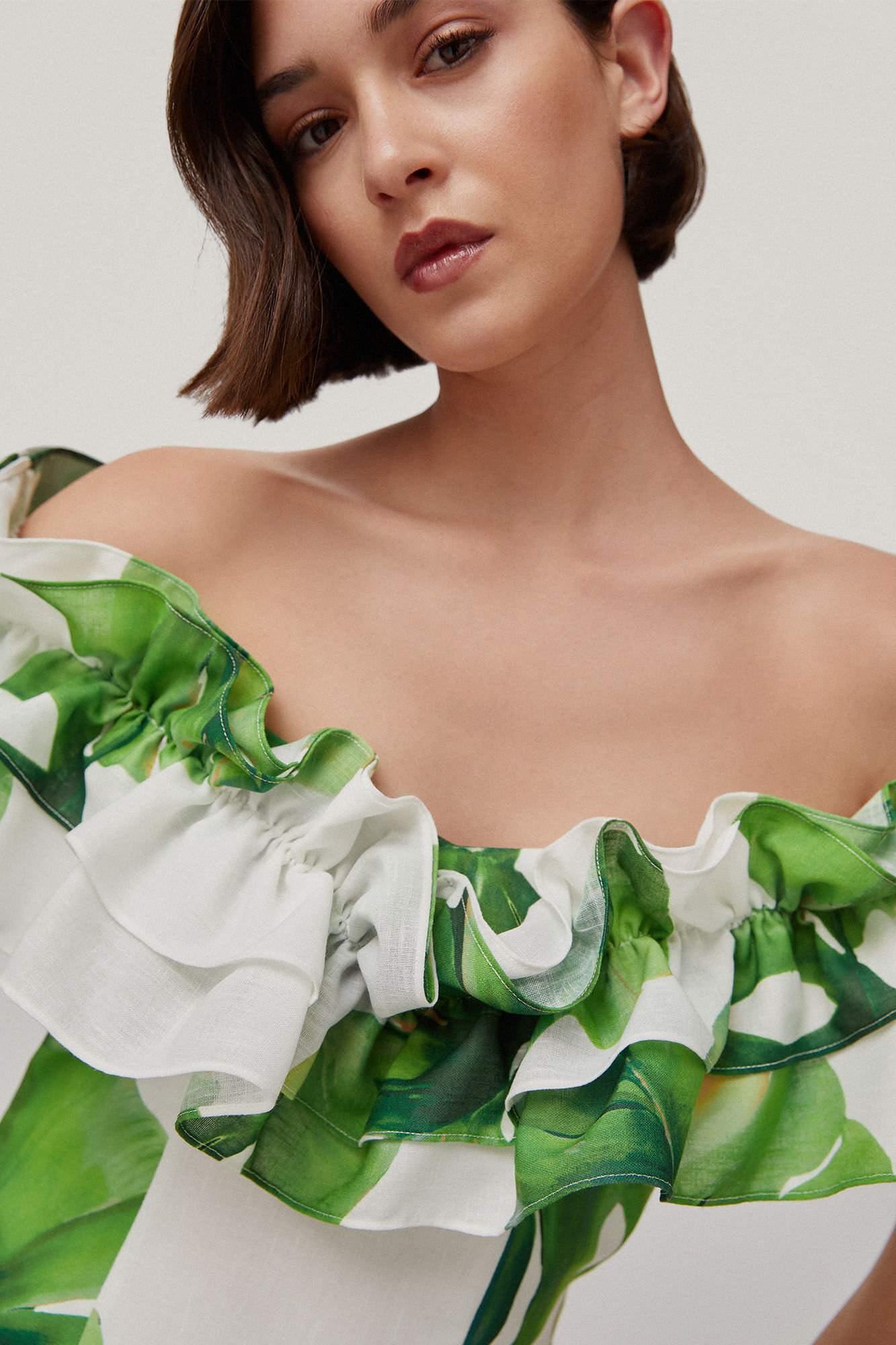 Cristina. Blusa ombro a ombro com babados - Verde