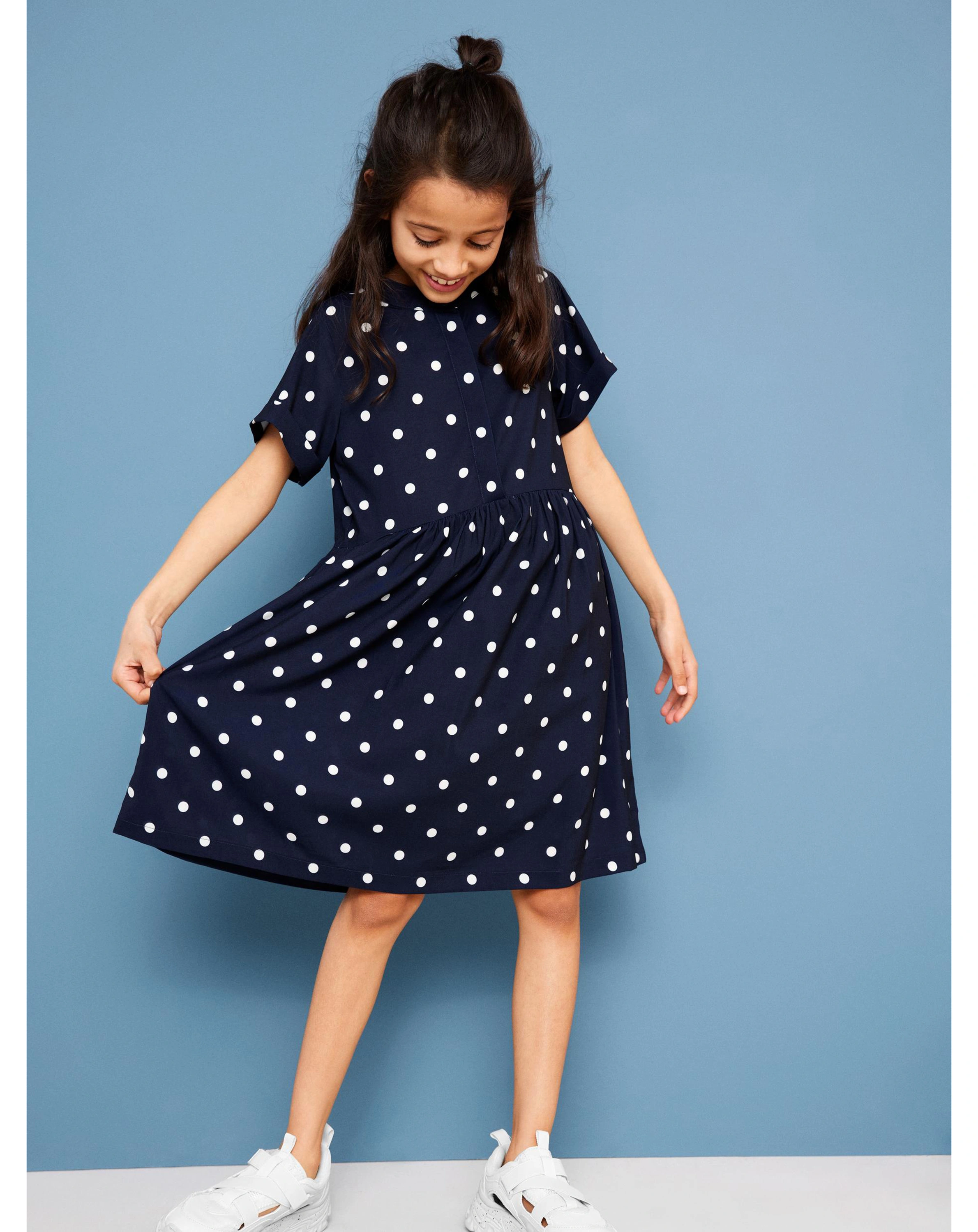 Kurzarmkleid NKFFANN gepunktet in dark sapphire