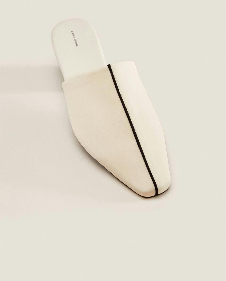 Chinelo Mule com detalhe contrastante