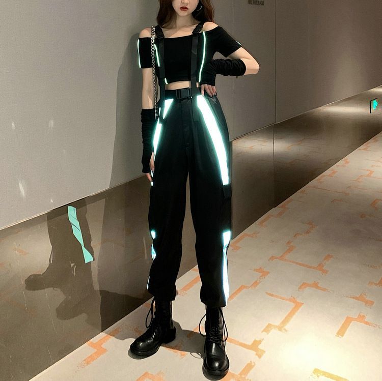 Robynn - Reflecterende joggingbroek / Top met korte mouwen en blote schouders / Set
