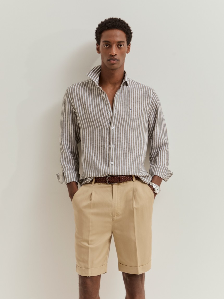 Camisa slim fit em linho às riscas