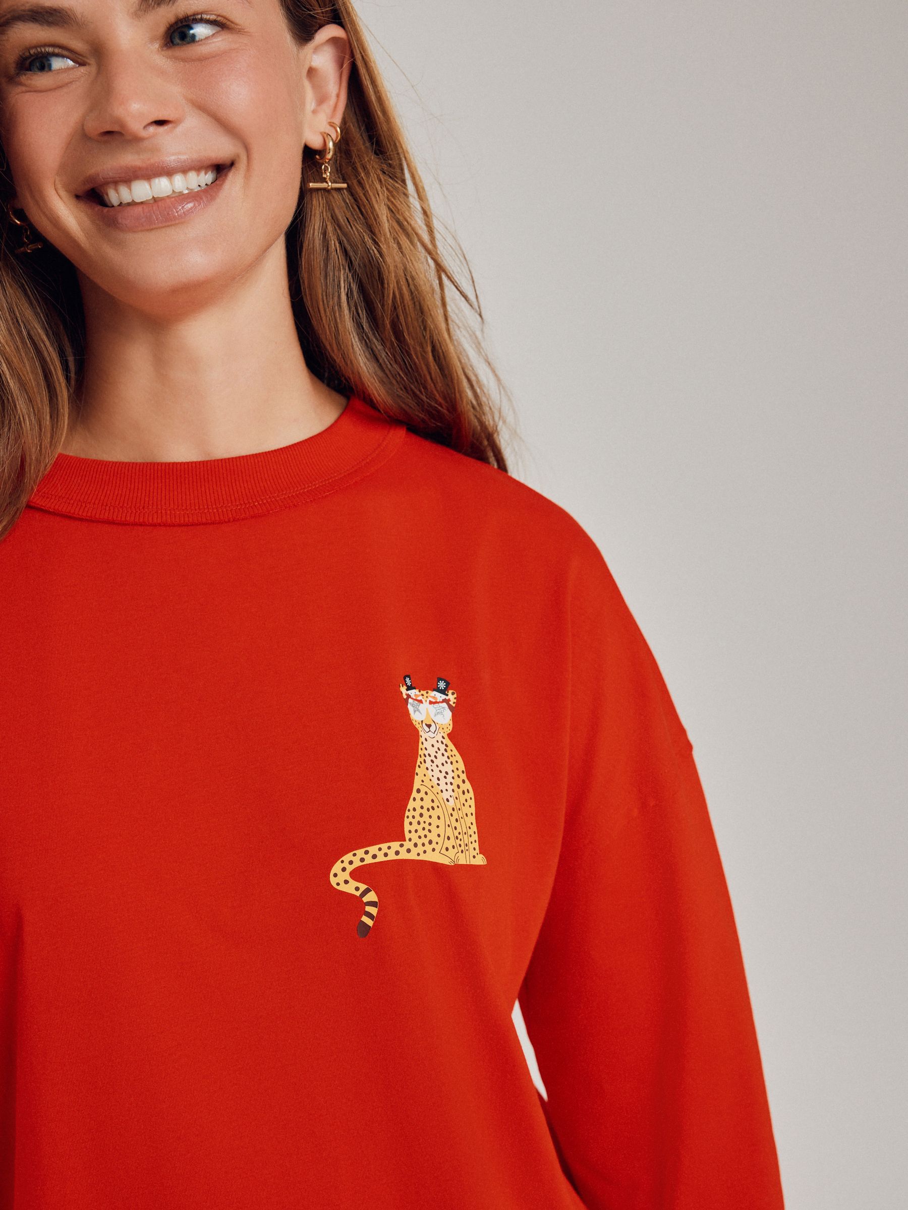 Rood - Sleigh Queen Cheetah Christmas Graphic Top