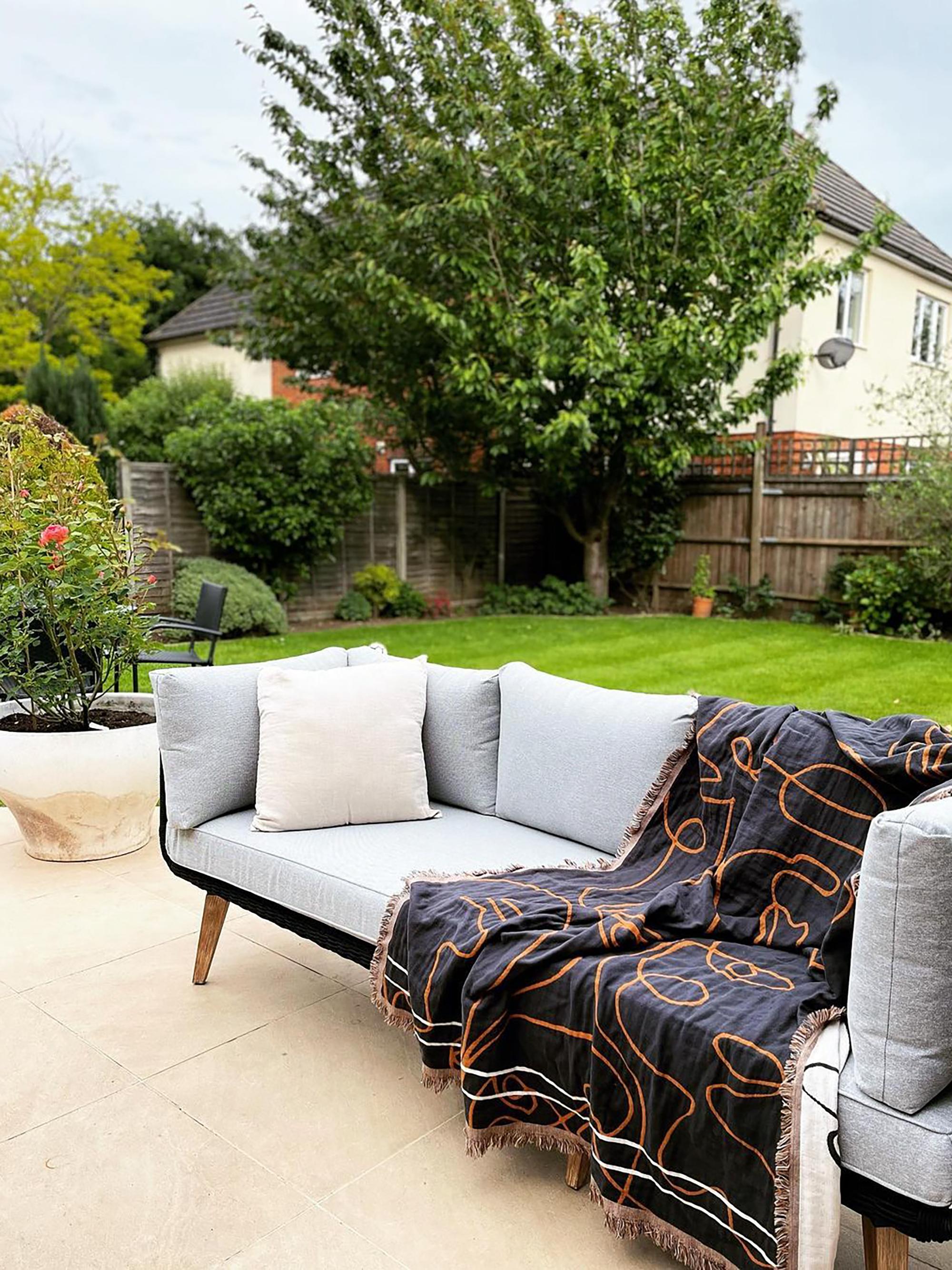 Tuin hoekloungeset met tafel 5-zits ALCAMO linkszijdig Acaciahout Zwart