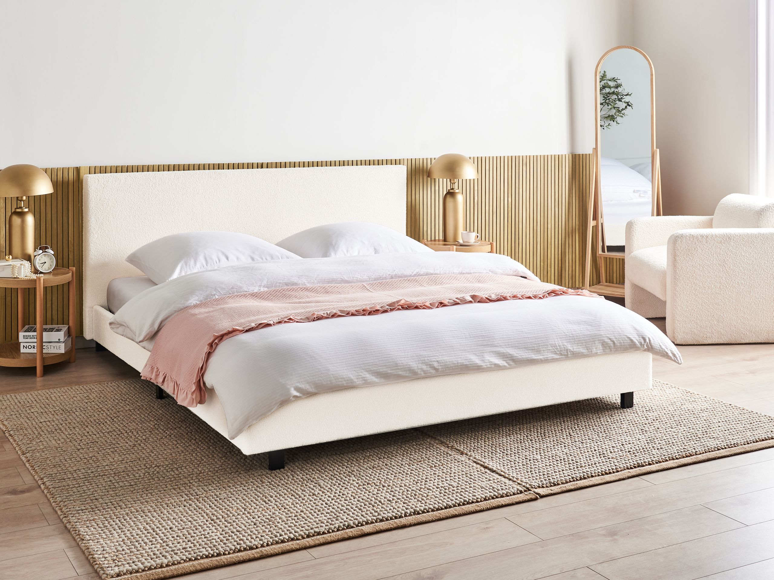 Beliani - ALBI - Tweepersoonsbed - Off-white - 180 x 200 cm - Bouclé