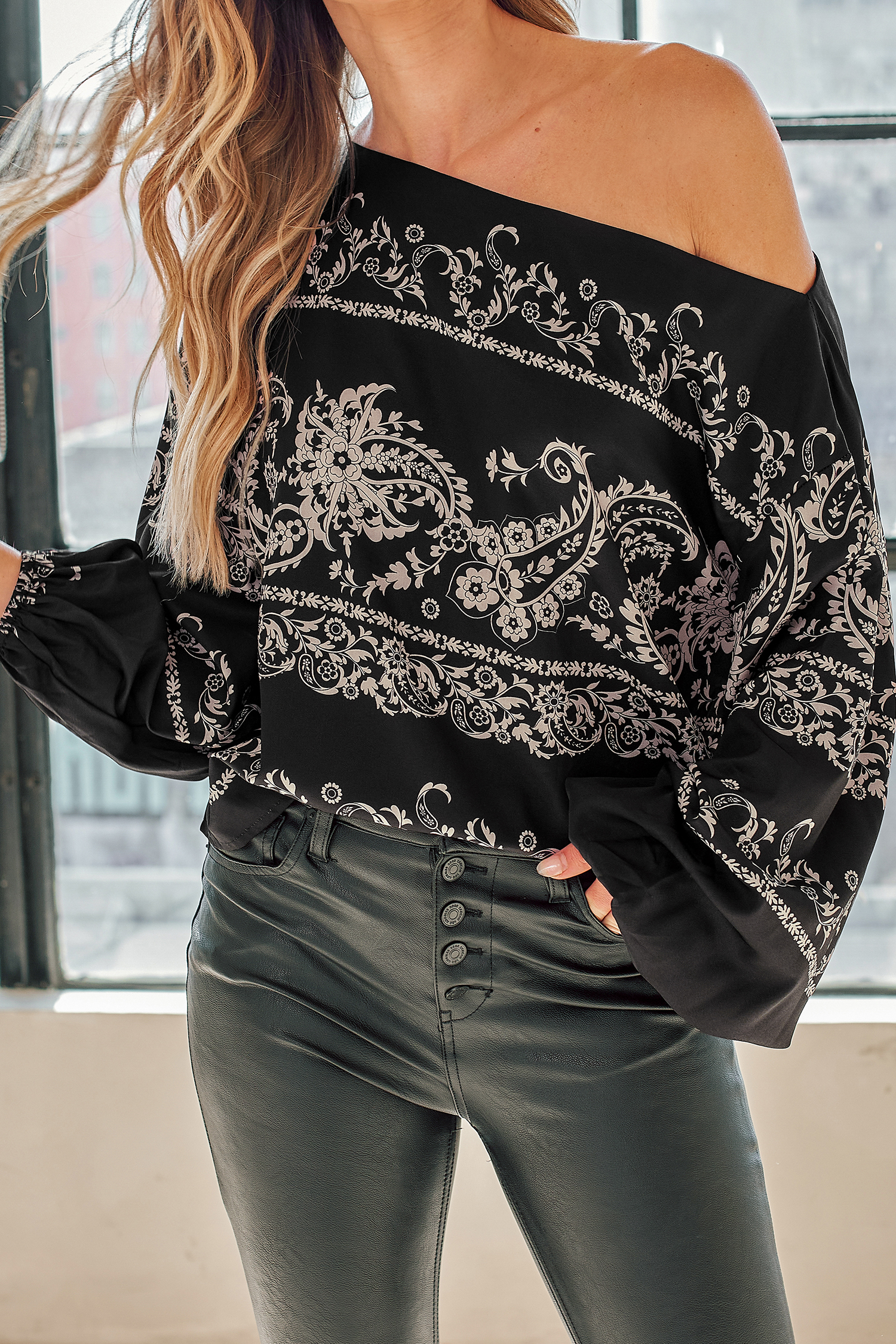 Haut à une épaule et imprimé paisley