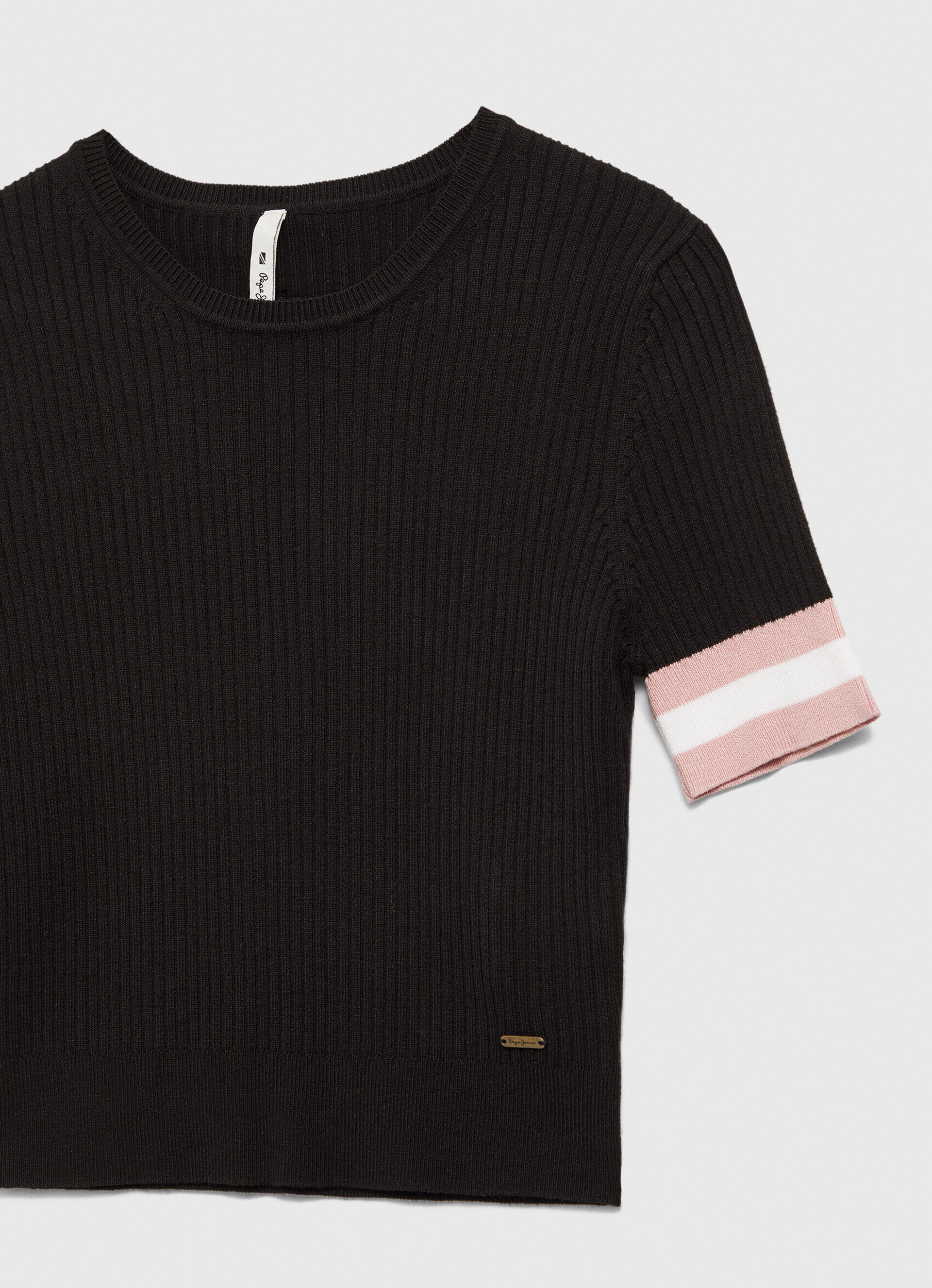 Blusa de manga curta com gola redonda - preta