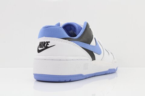 Nike Sneaker