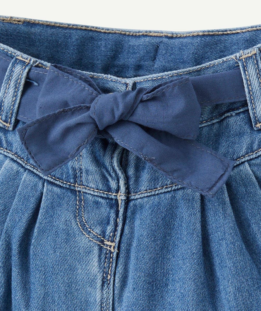 PANTALON RELAX BÉBÉ FILLE EN DENIM LOW IMPACT AVEC CEINTURE