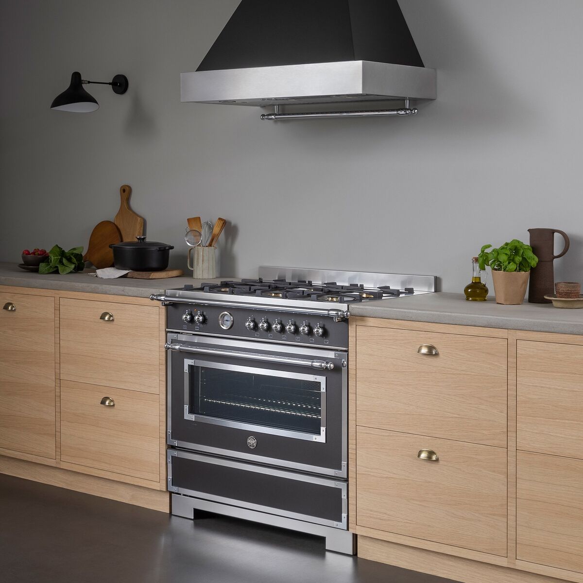 HER96L1ENET Heritage Gasskomfyr med ovn 90 cm, Matt Svart