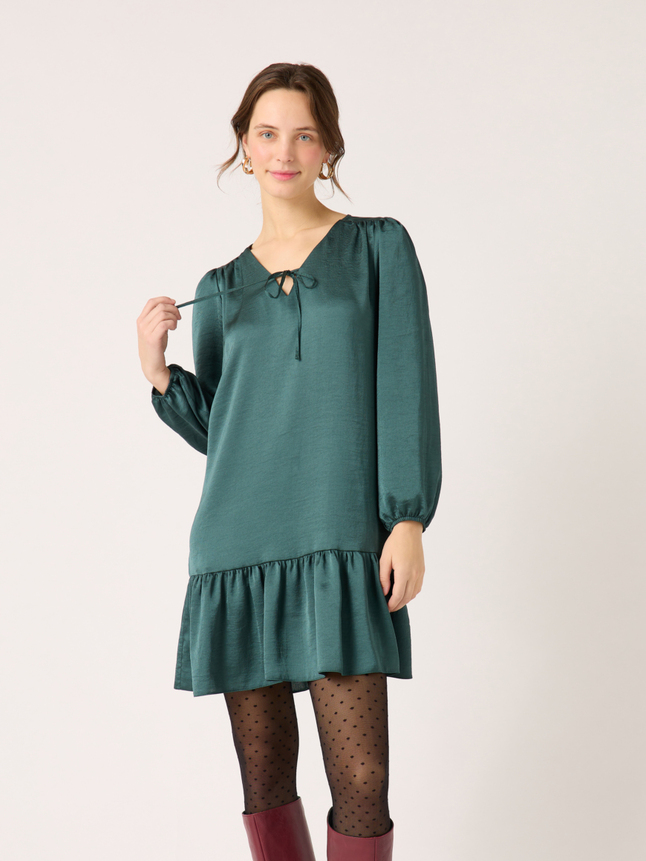 Robe courte nouée au col