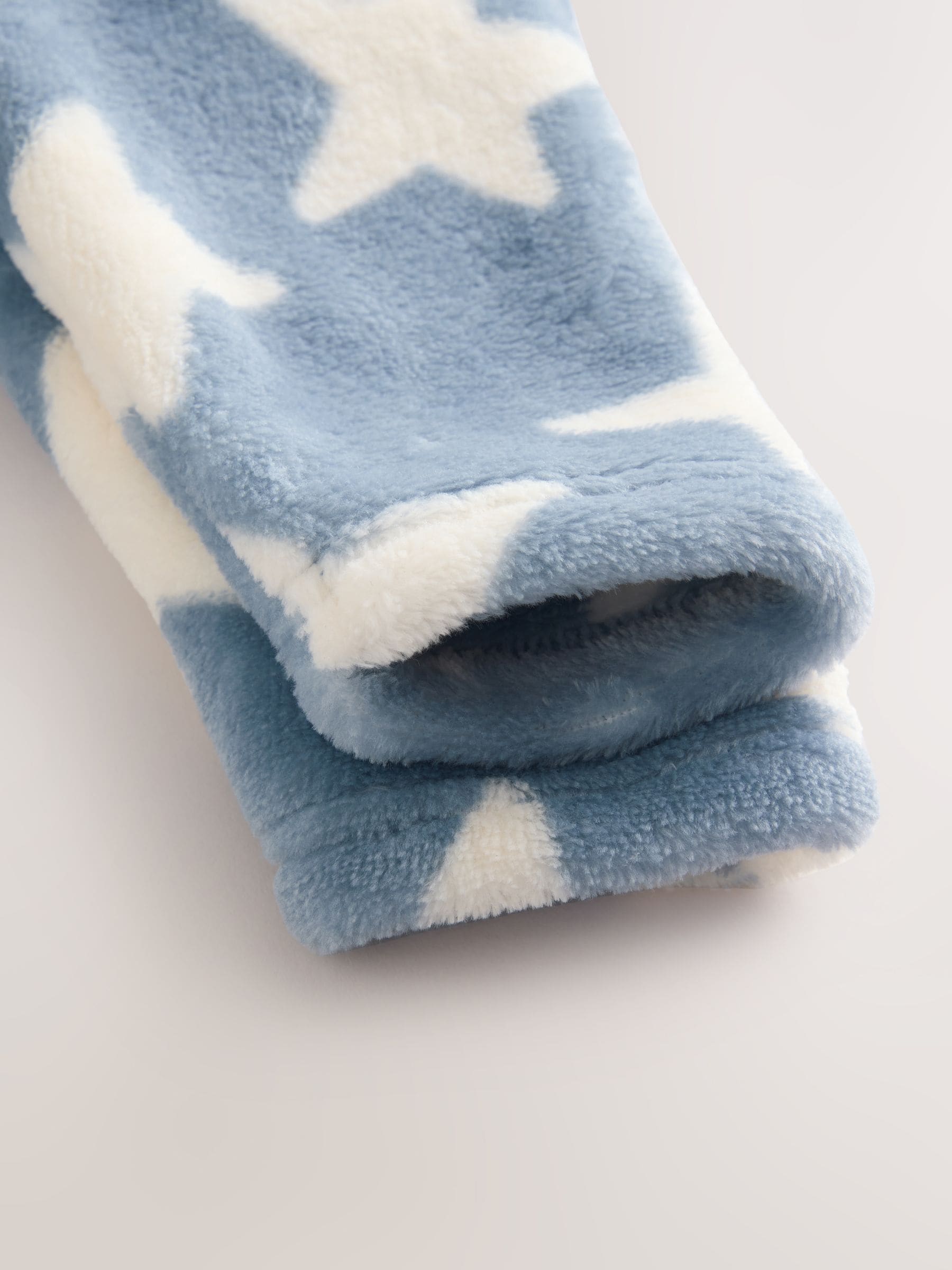 Blauw met sterrenprint - Fleece babypyjama