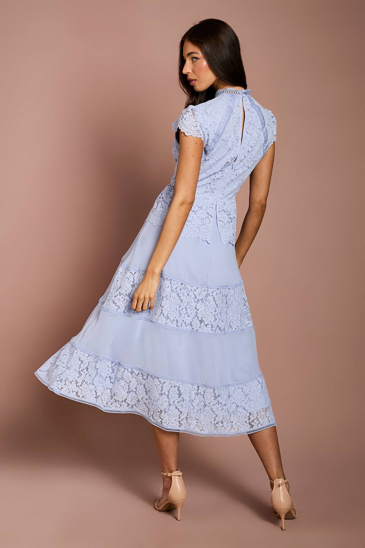 Coast Robe Mi-Longue à Corsage en Dentelle et Jupe Plissée