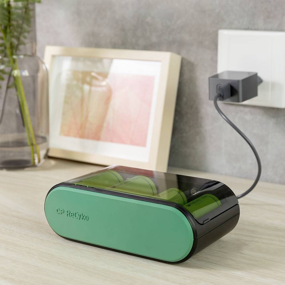 Gp - Recyko Universal USB Battery Charger B631