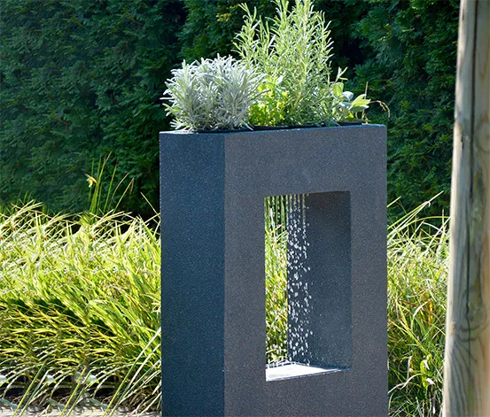 Dobar Gartenbrunnen mit Pflanzen-Option