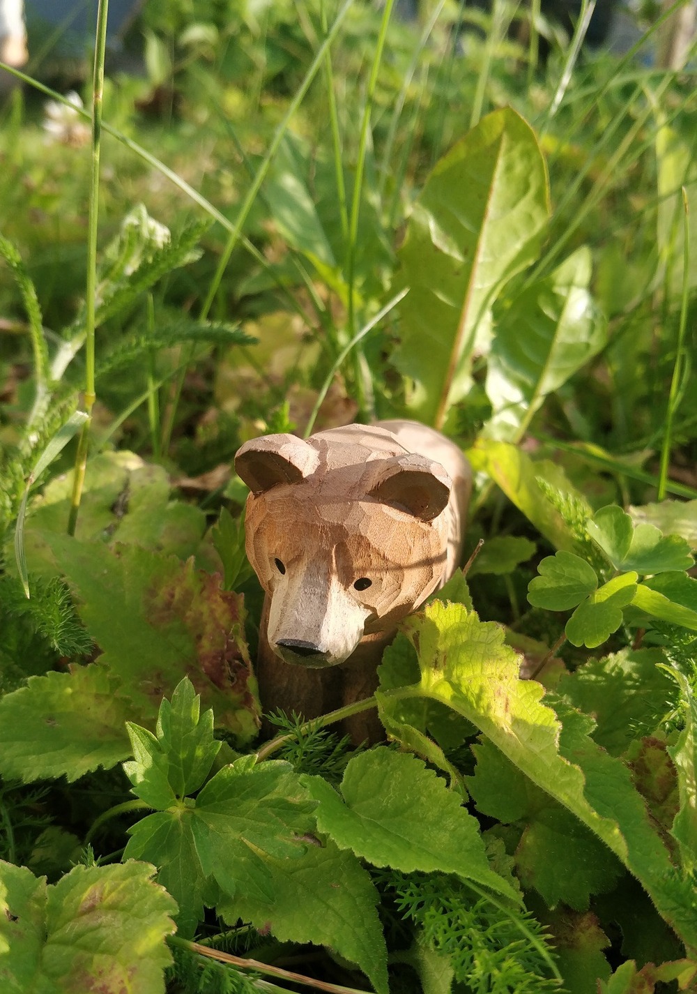 Figurine ours brun en bois