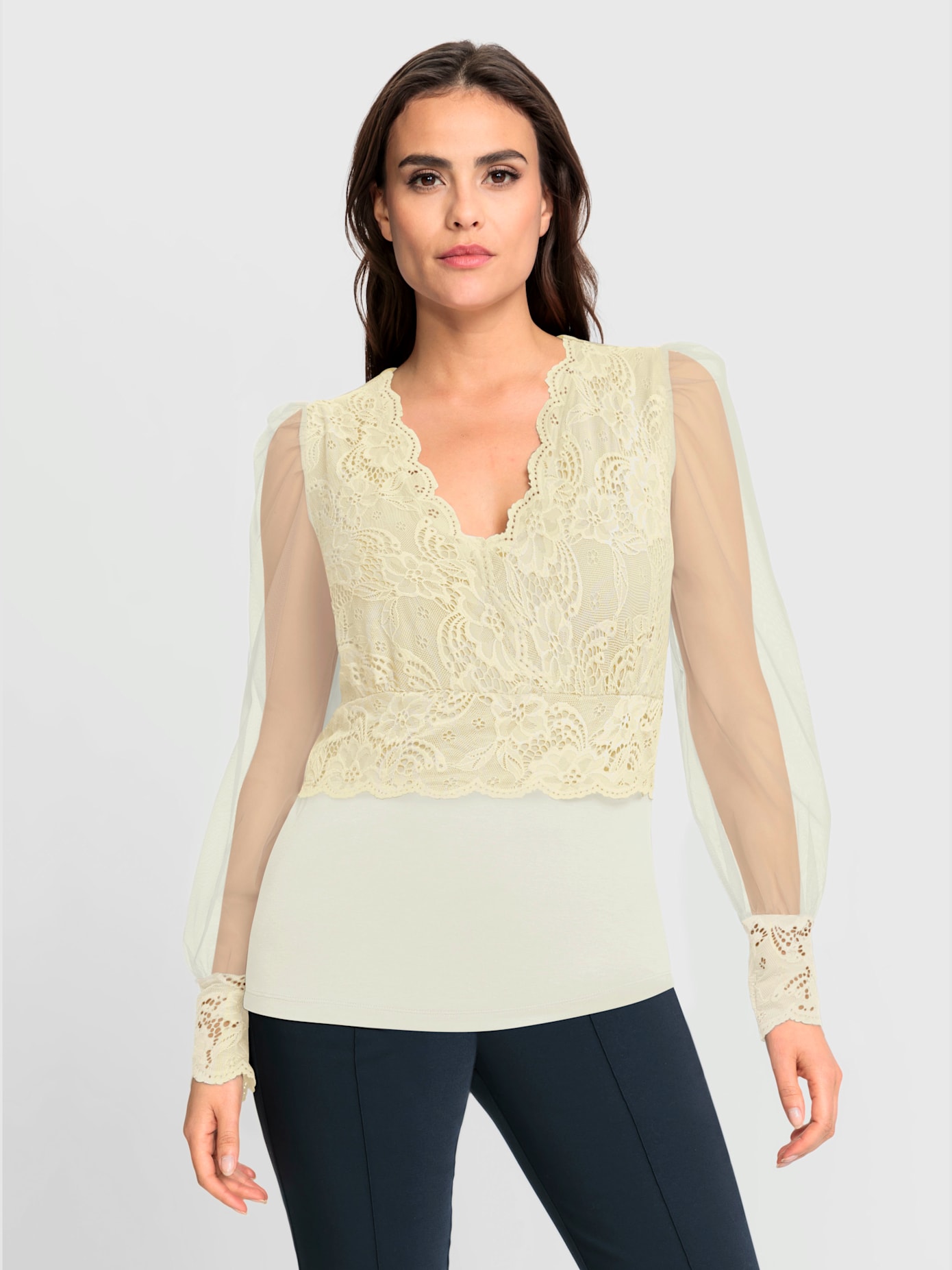 T-shirt en dentelle jolie dentelle sur l'encolure