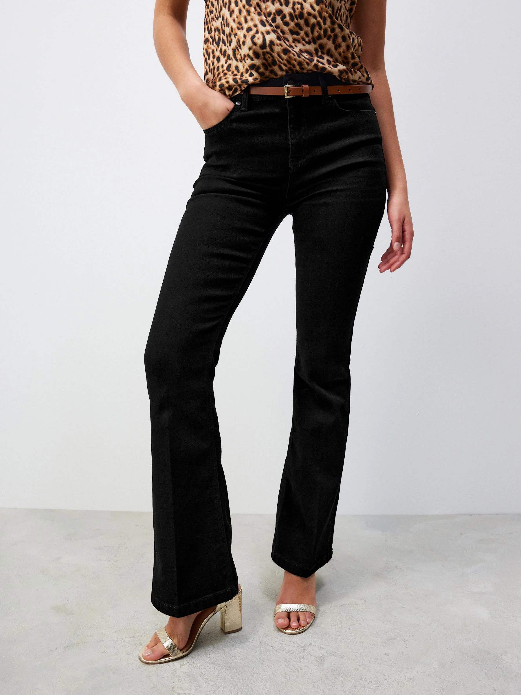 Zwart - Superzachte jeans met wijd uitlopende pijpen