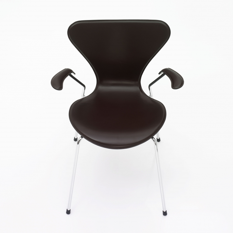 Fritz Hansen Vlinderstoel Series 7 stoel met armleuningen gelakt, zwart