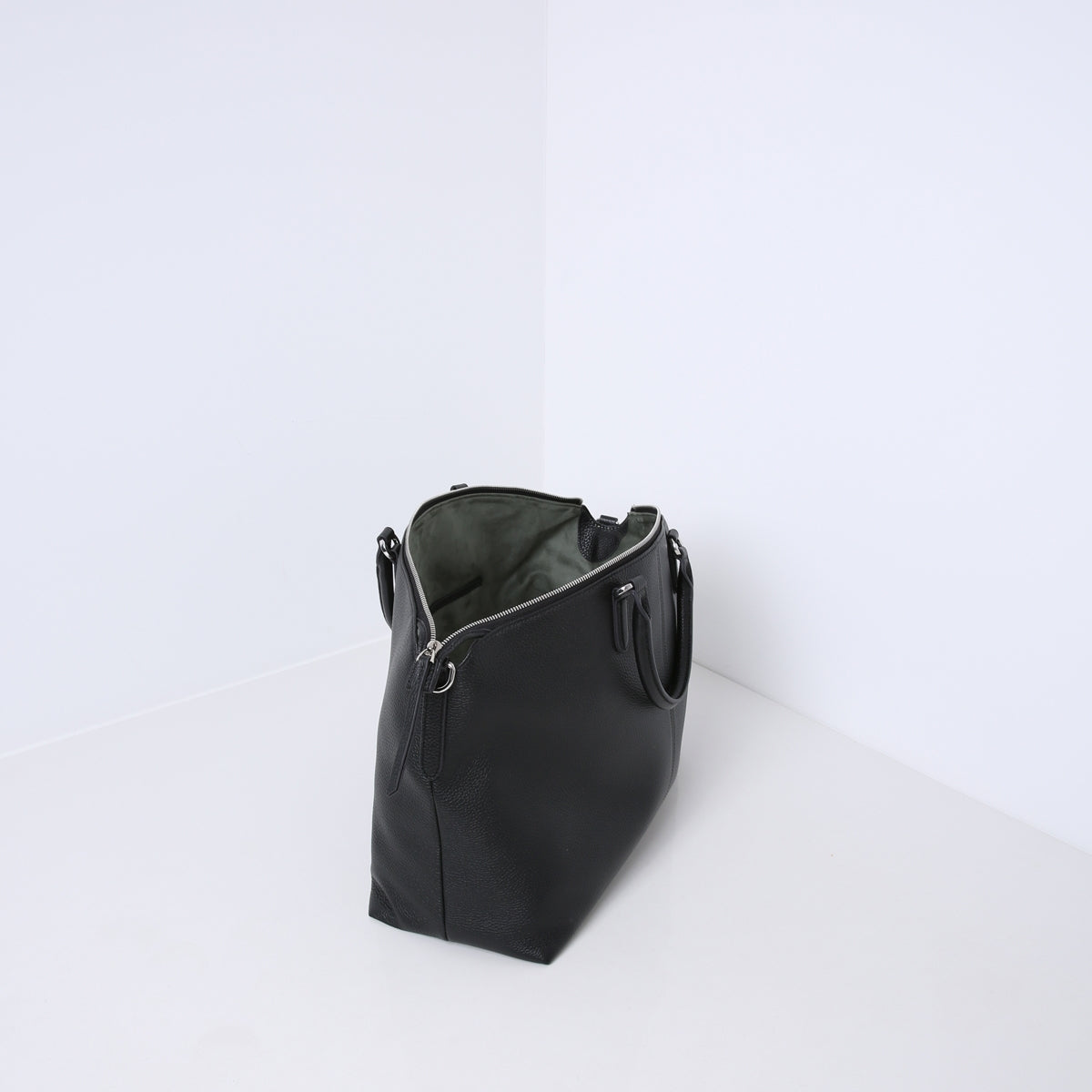 METTE | BLACK
