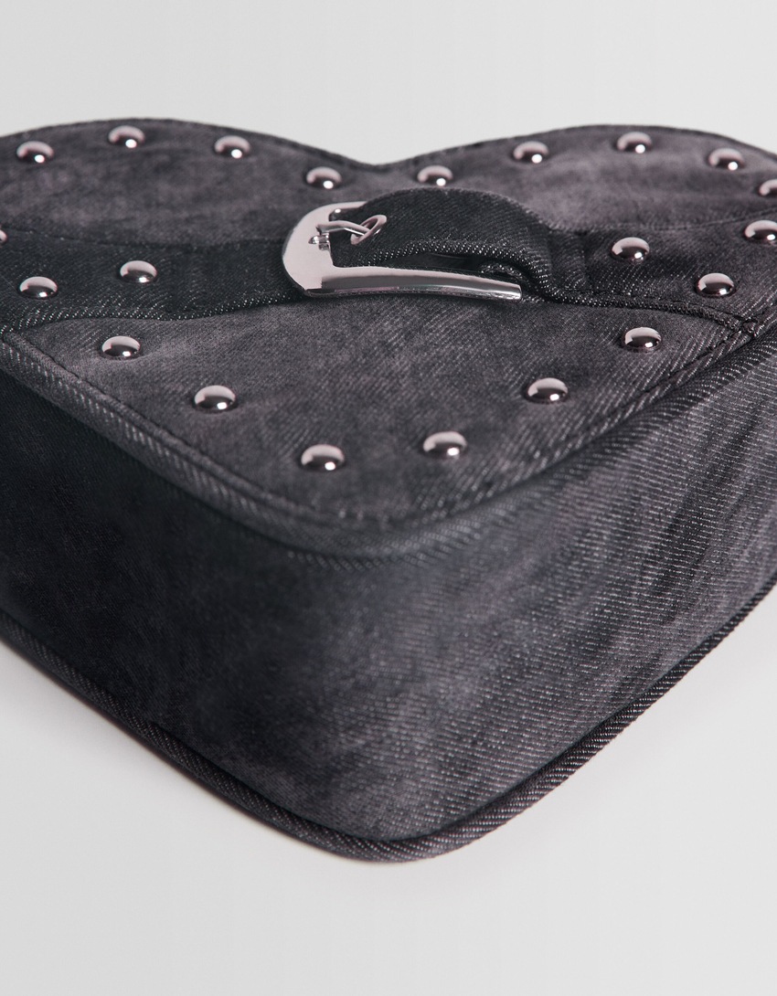 Bolsa transversal em jeans com estampa de coração
