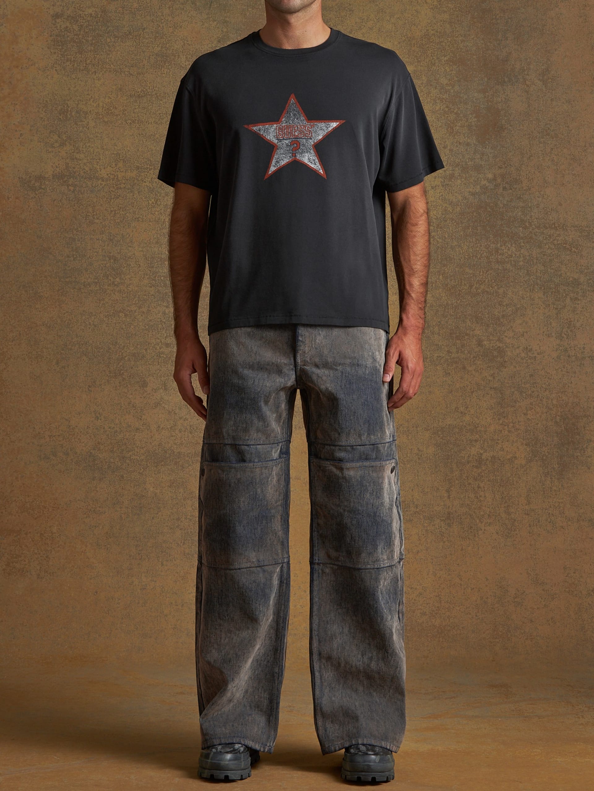 camiseta com estrela desgastada