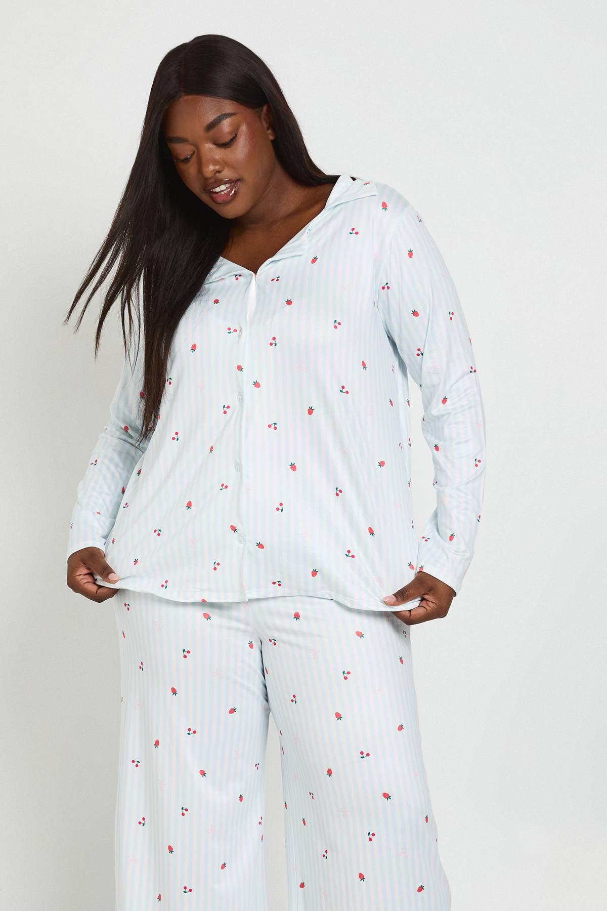 boohoo Ensemble Pyjama Grande Taille Chemise Et Pantalon Manches Longues À Rayures Et Imprimé Fruits