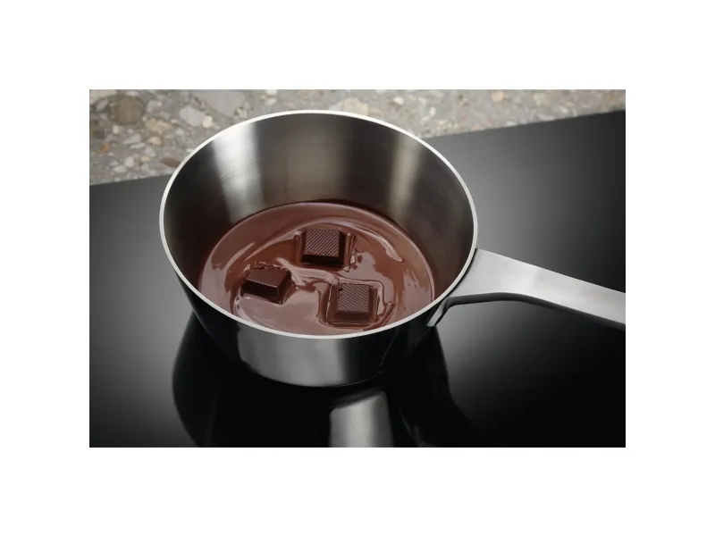 Electrolux EIV654 - Induktions kogeplade - 4 plader - Niche - bredde: 56 cm - dybde: 49 cm - med kantet front - sort