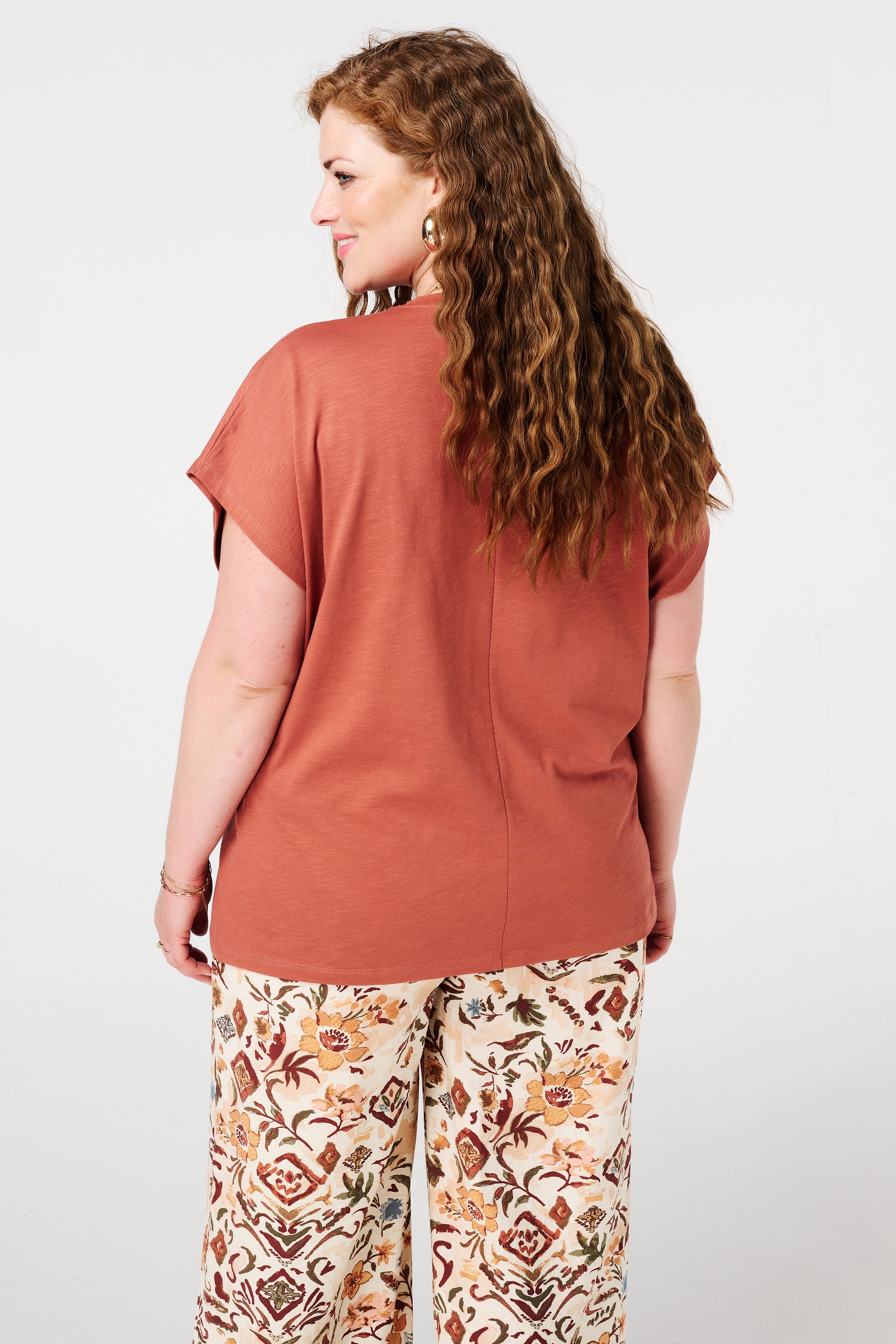 T-shirt met borduursel Steen rood
