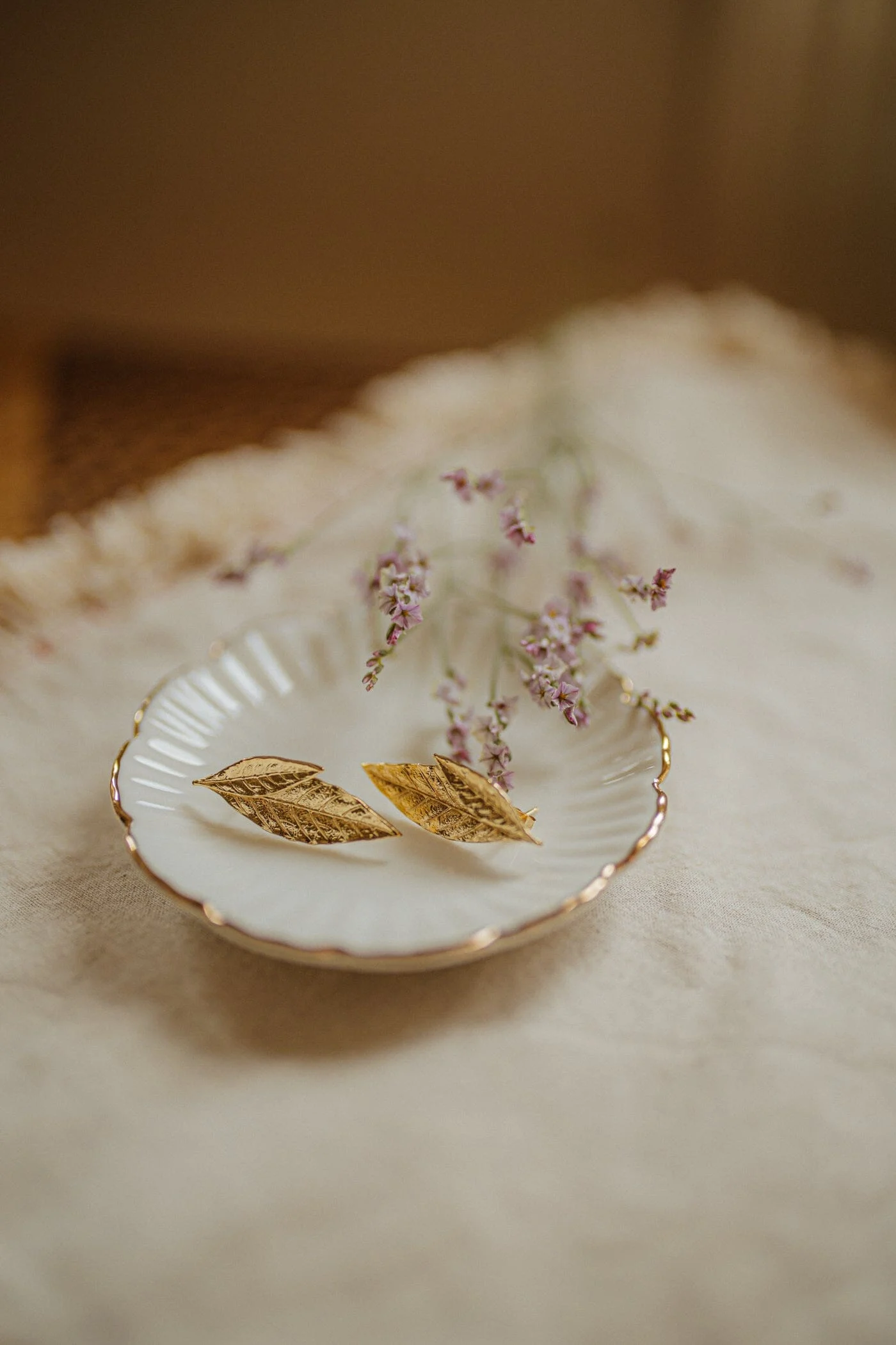 THALIE - Maxi boucles d'oreilles puces feuilles doré à l'or fin | Doré