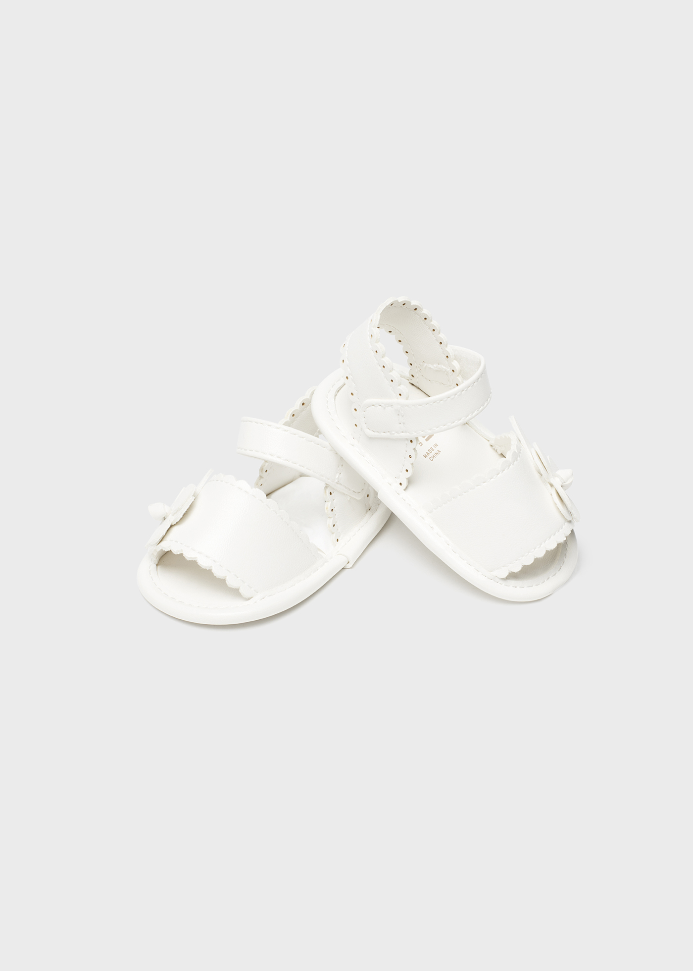 Sandália estampada com fecho de velcro para recém-nascido