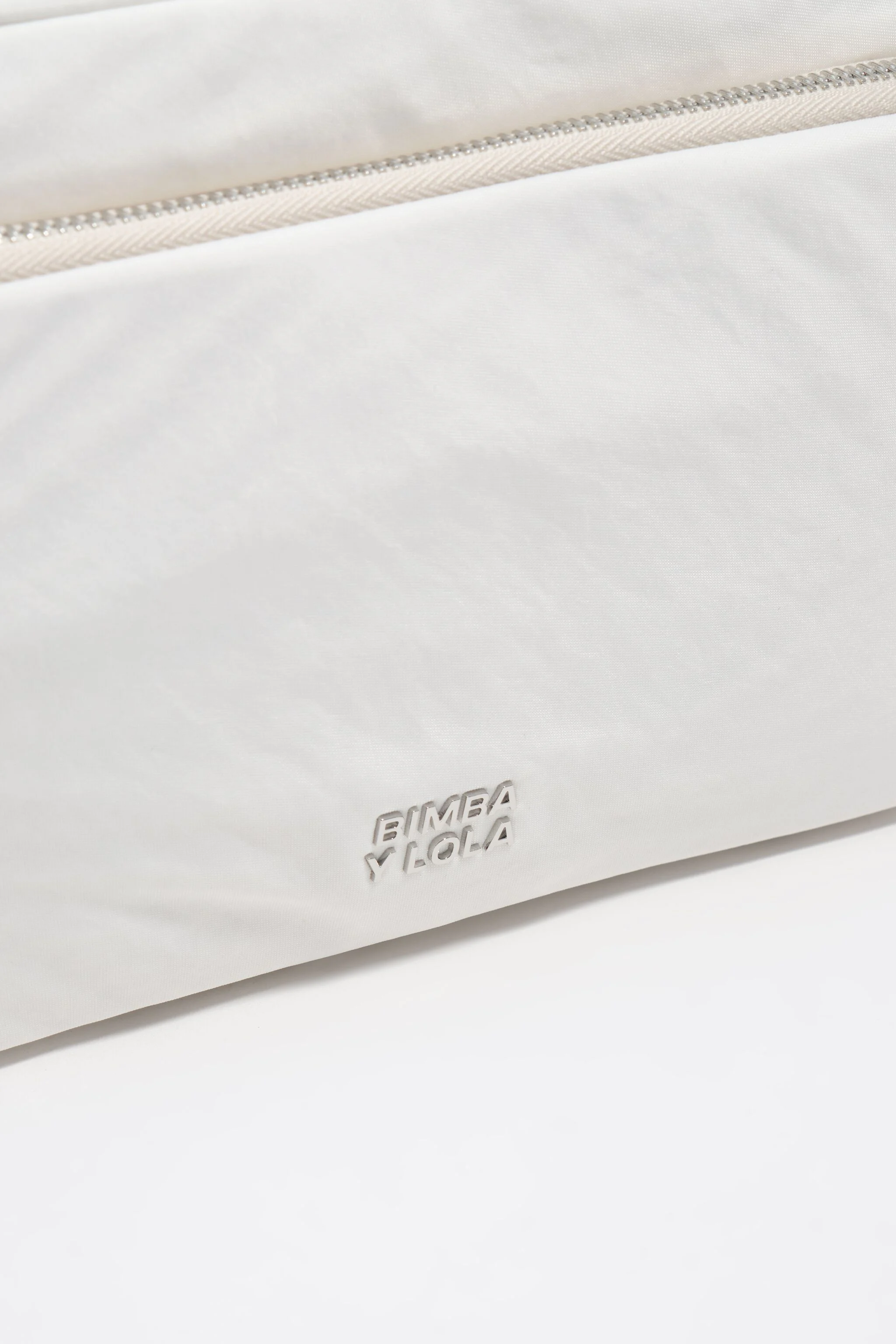 Bolsa de bolso média em náilon branco