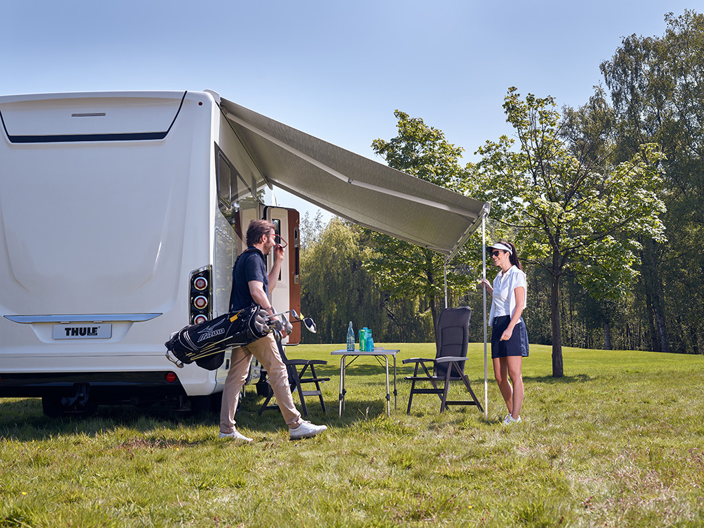 Thule Omnistor 9200 wit 500 Mystic Grey cassetteluifel