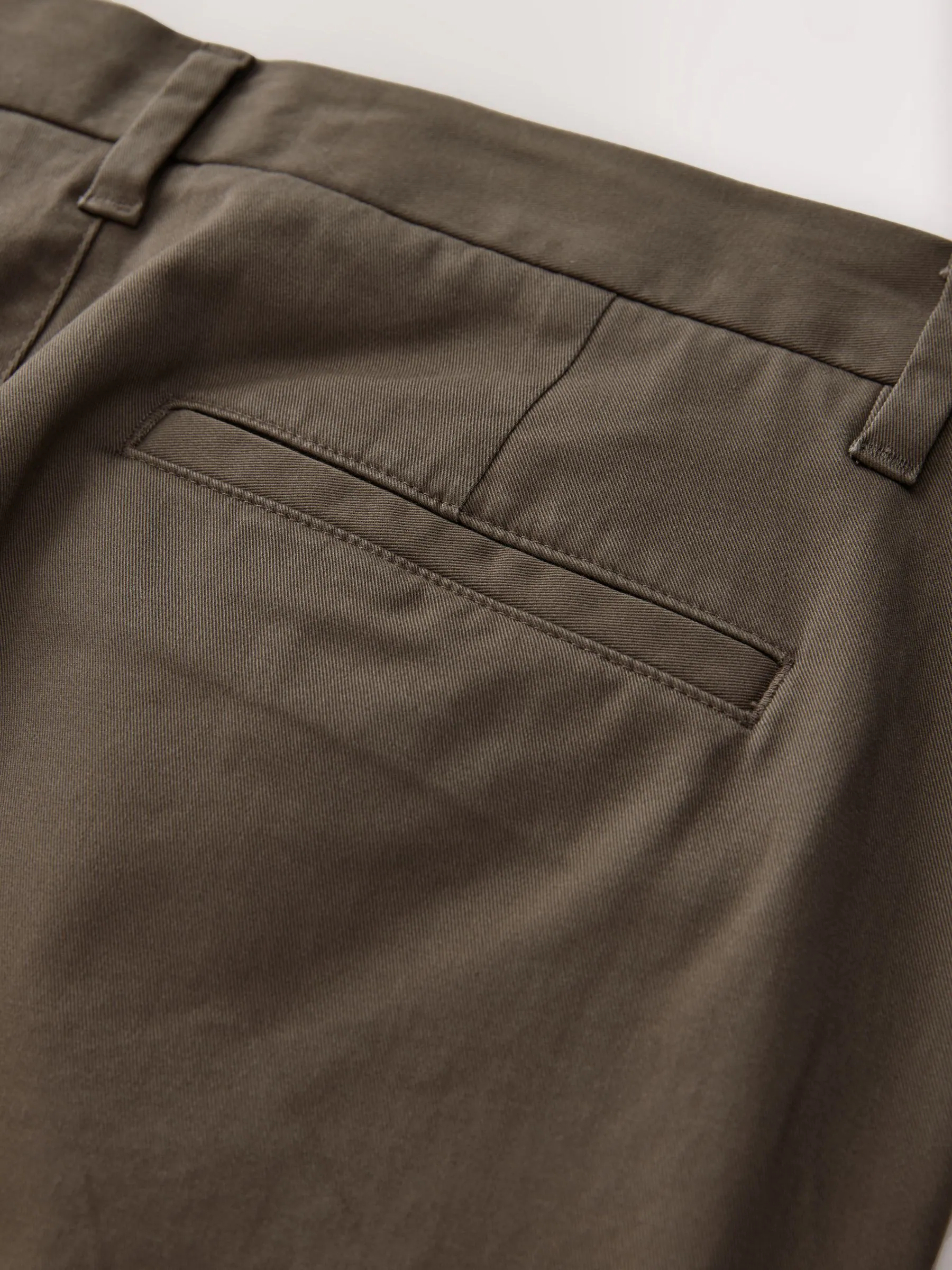 Lichtbruin - Standaard toelopende pasvorm - Stretchy chino