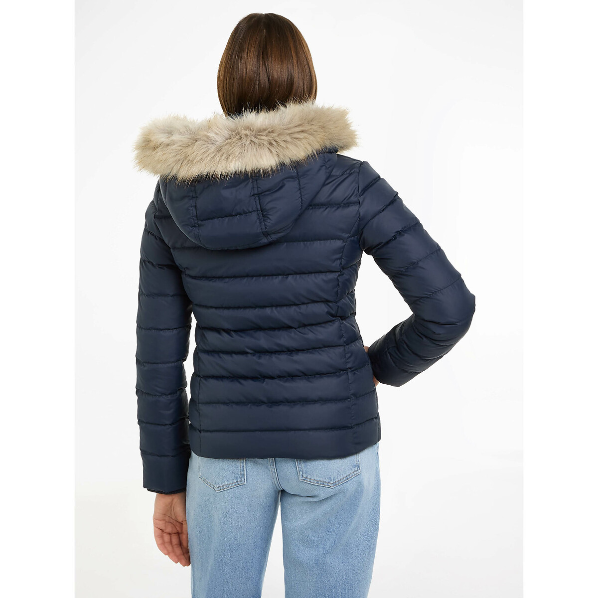 TOMMY JEANS<br>Jaqueta curta de plumas com capuz e zíper