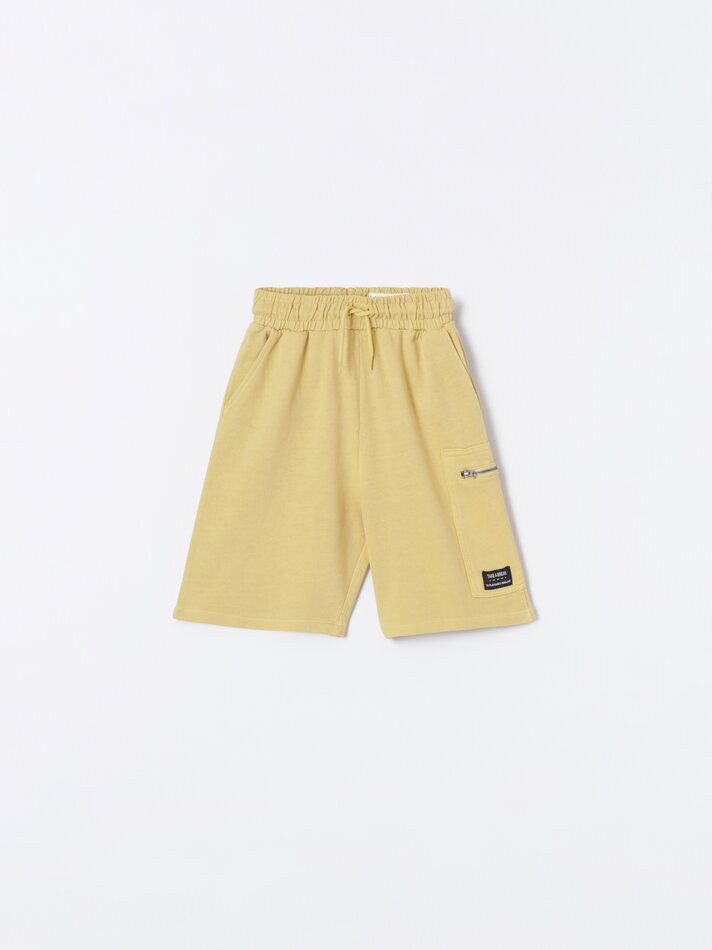 Bermuda jogger com bolsos - Mostarda