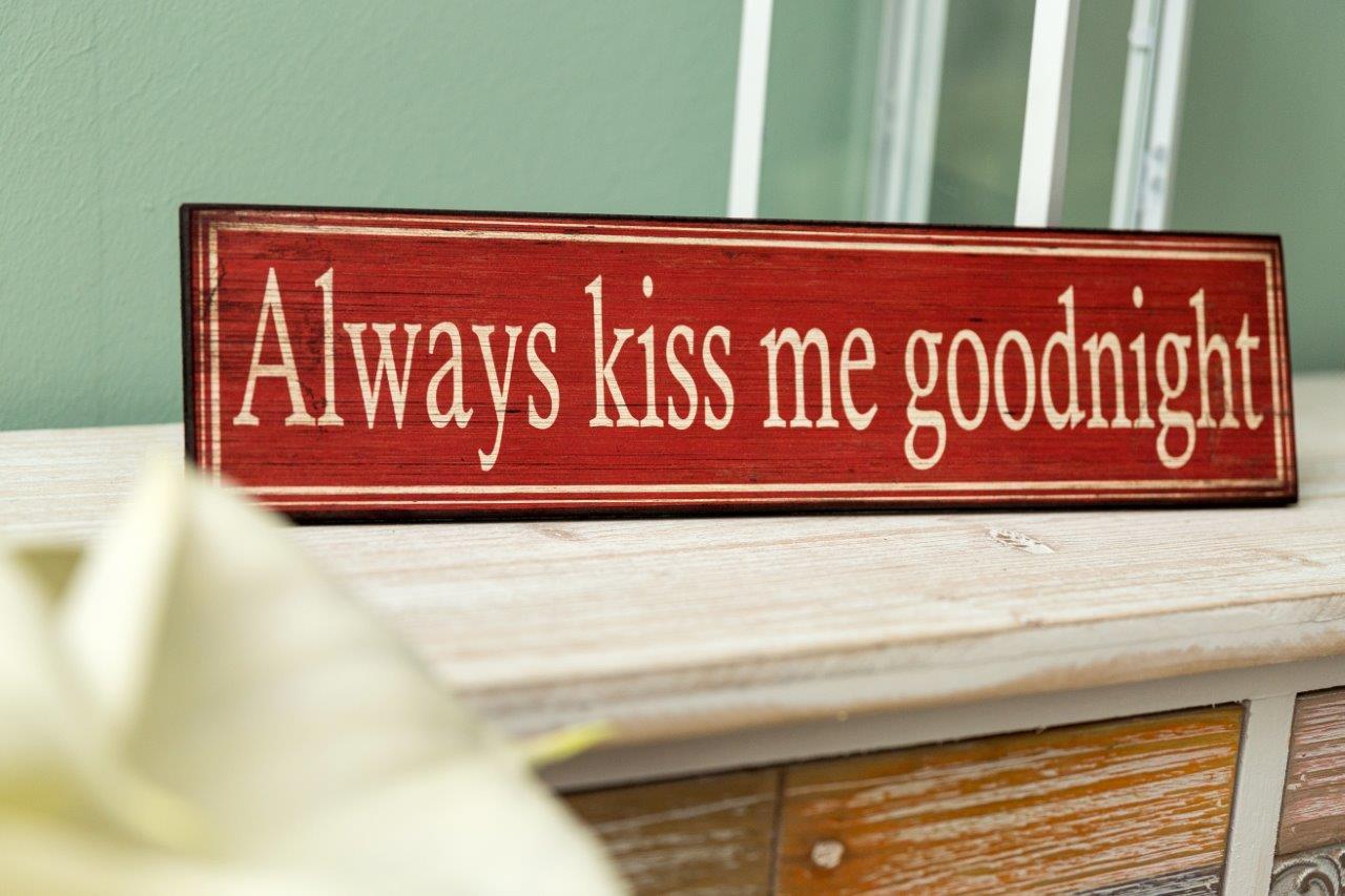 Holzschild ALWAYS KISS ME GOODNIGHT - bunt - 40x10 cm