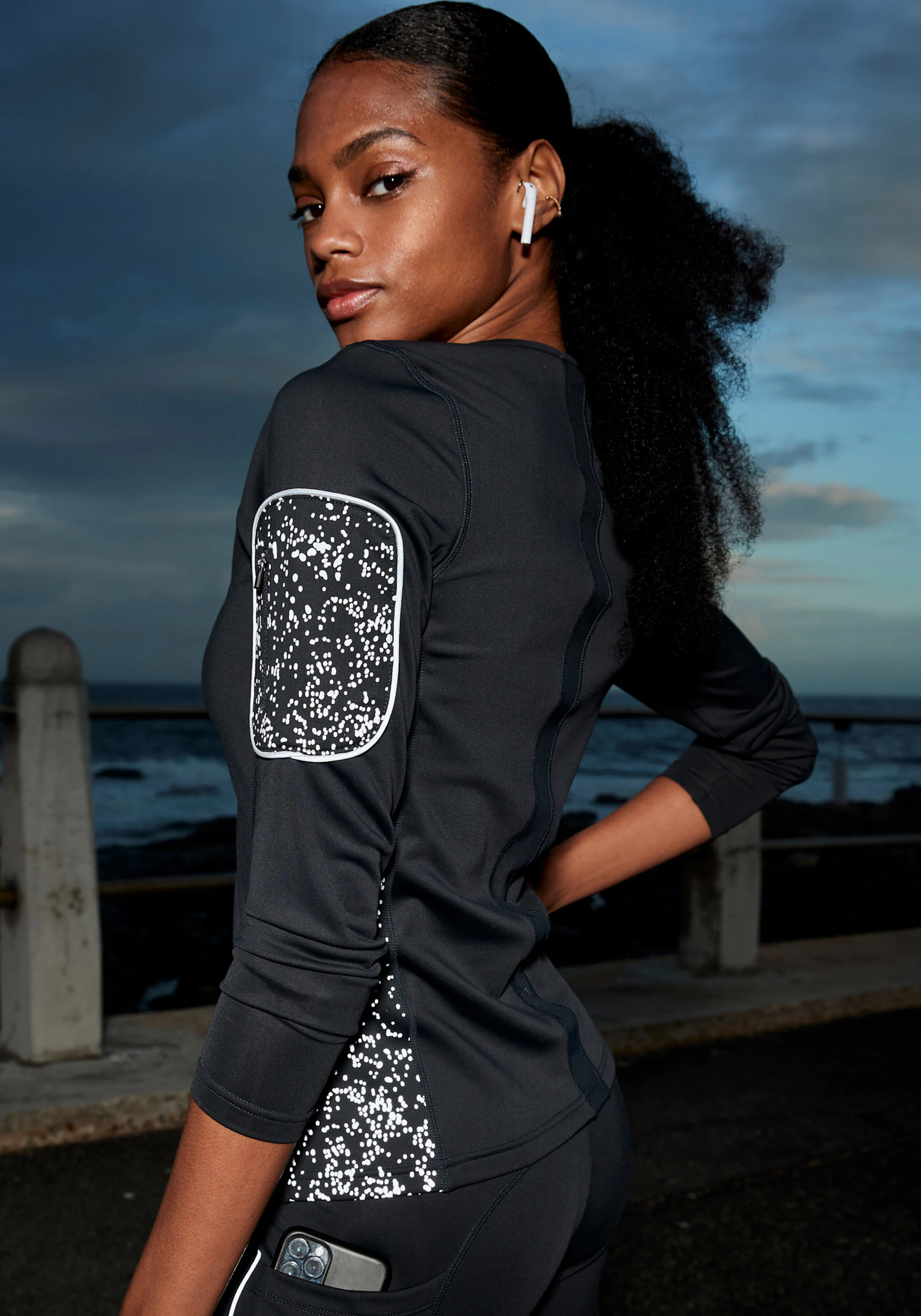 LASCANA ACTIVE Laufshirt in schwarz