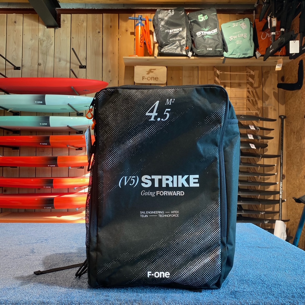 F.one Strike V5 2 m²