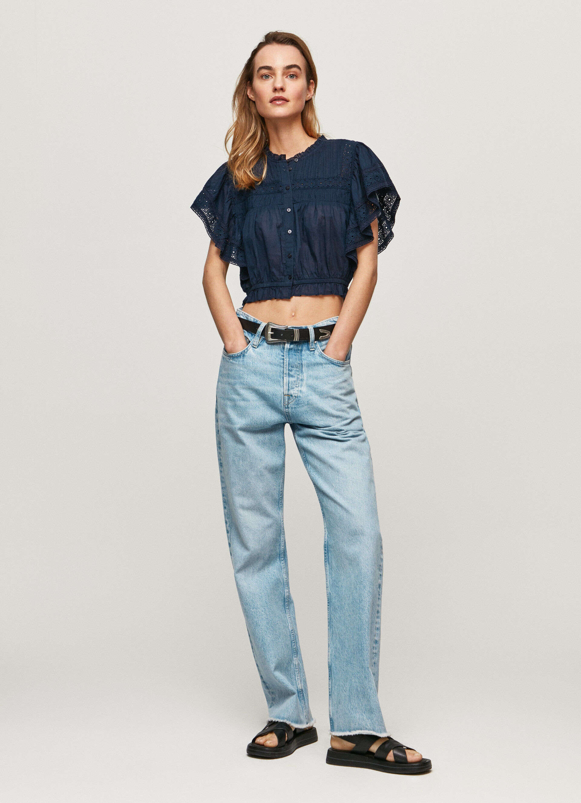 Blusa de algodão com detalhes vazados - azul dulwich