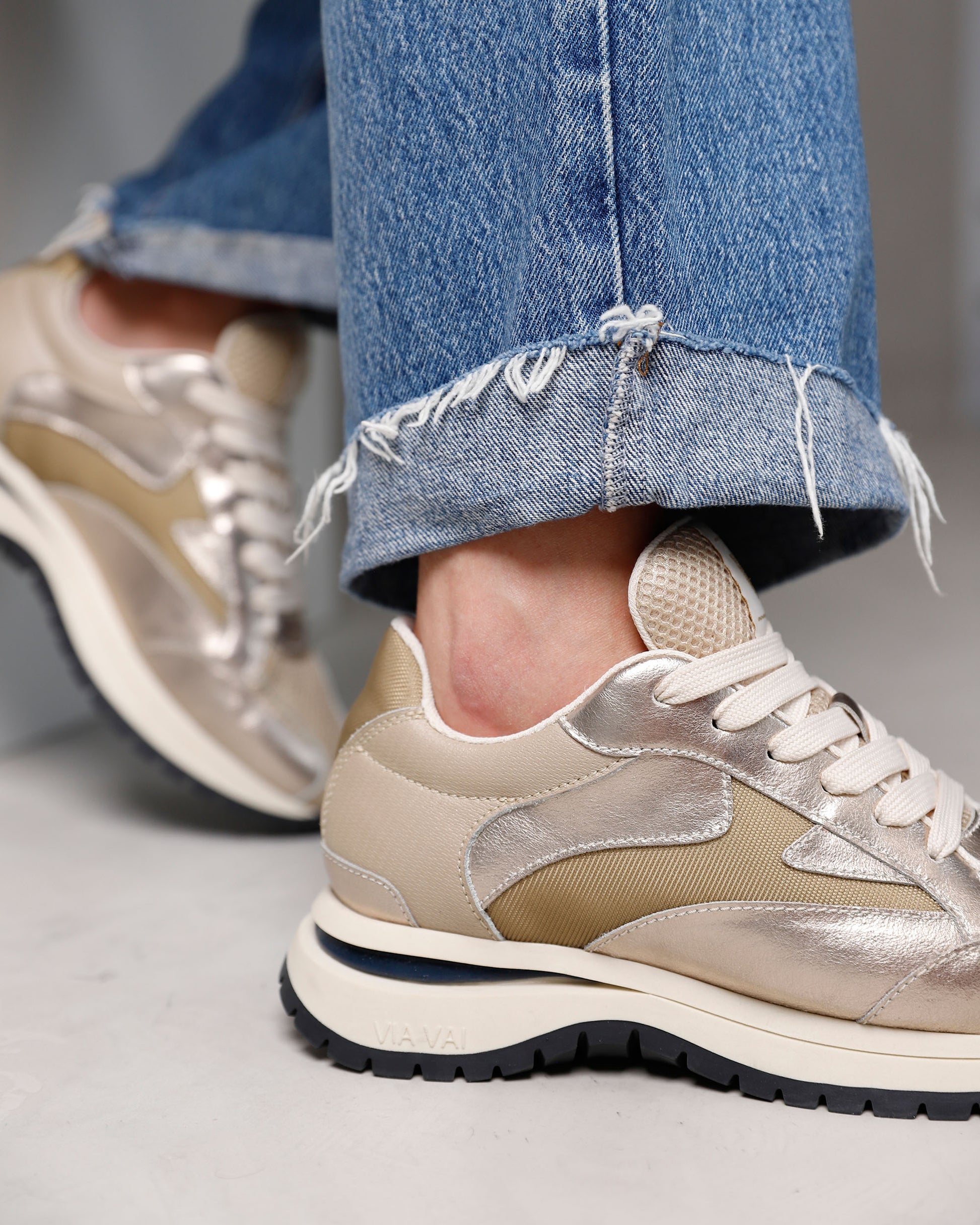 VIA VAI gouden dames sneakers Usher Riggs