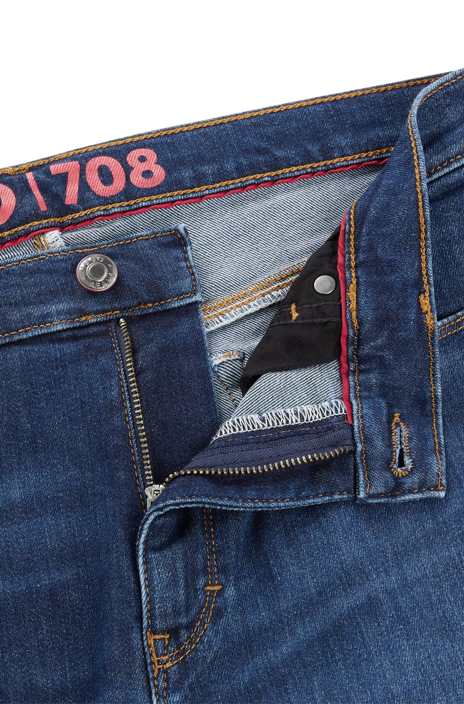 Calça jeans HUGO vermelha, corte slim, em denim azul com elasticidade para maior conforto.