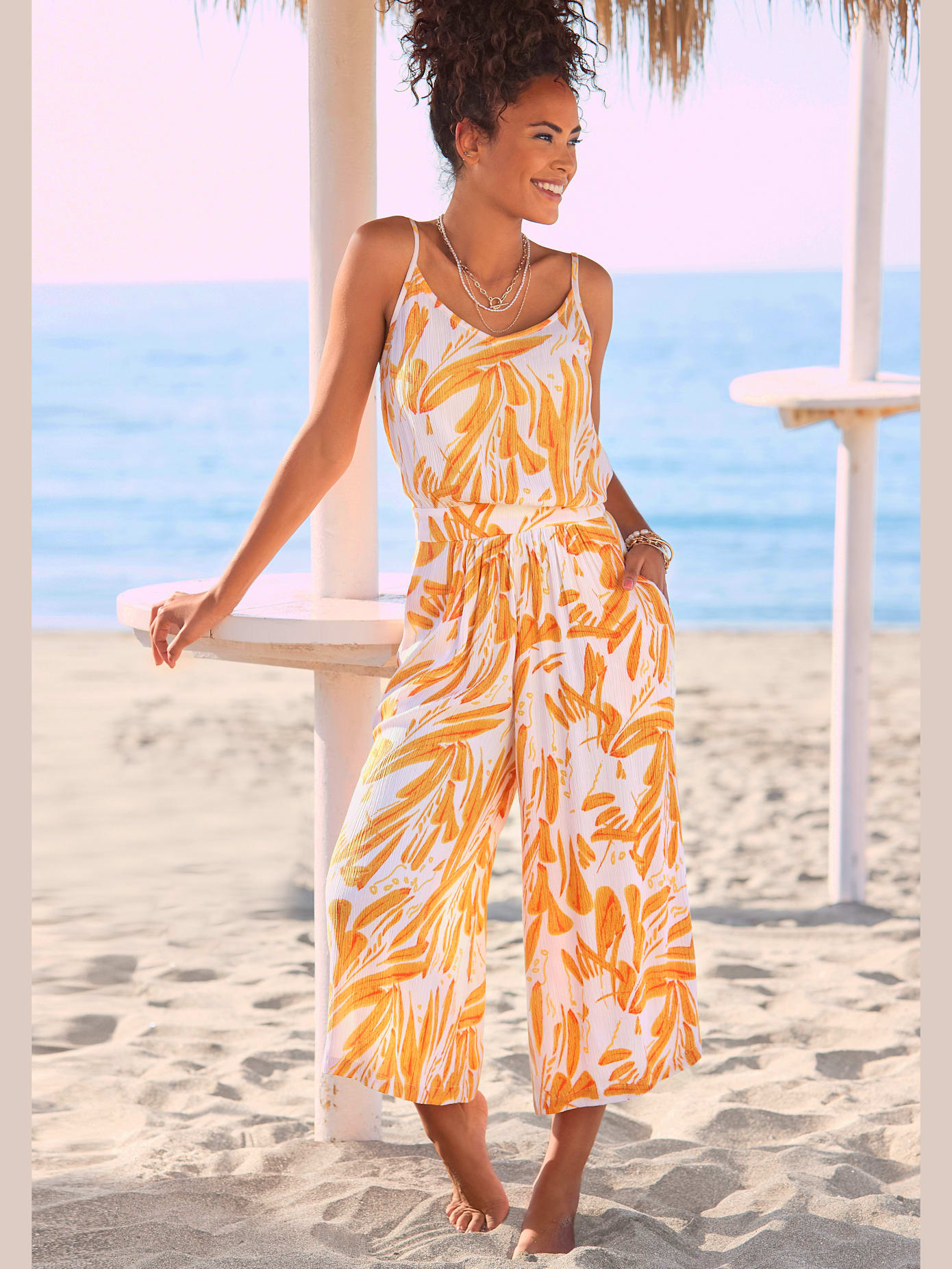 Combinaison jupe-culotte belle encolure en v