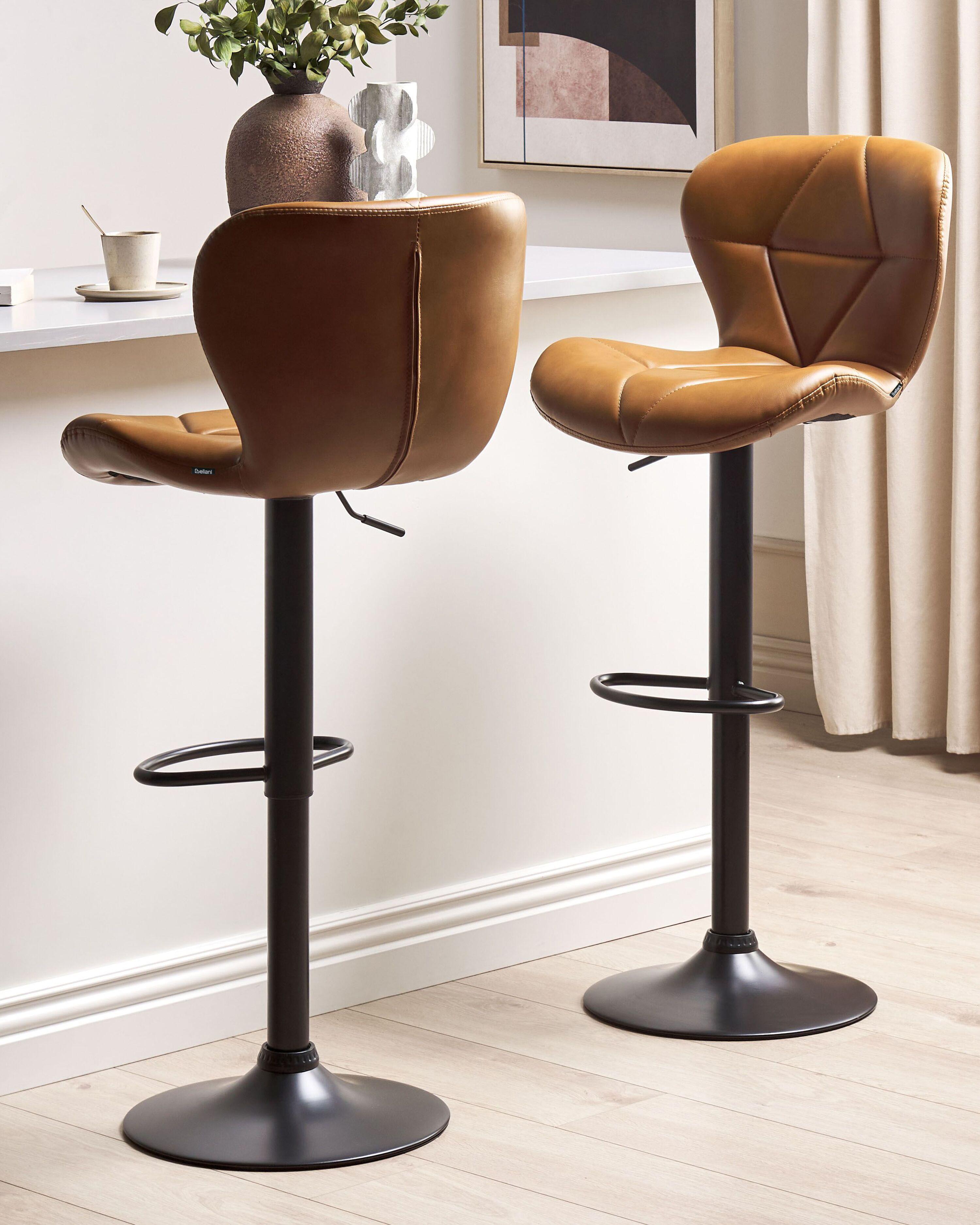 Set van 2 barstoelen VALETTA Kunstleer draaibaar Goudbruin