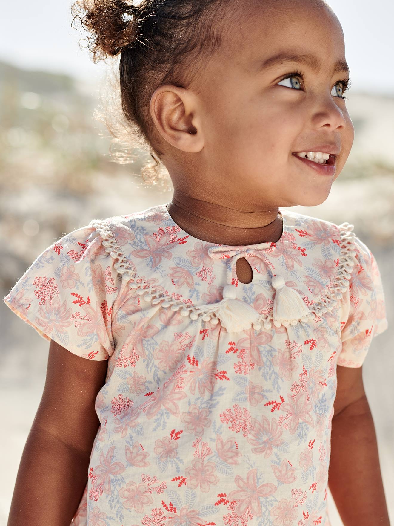 Vestido curto de manga curta com estampa floral off-white para bebê